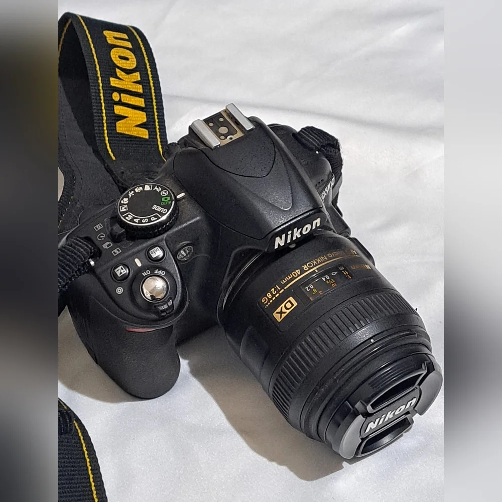 Nikon d3100 Af-s dx micro Nikkor 40mm f/2.8g Lens